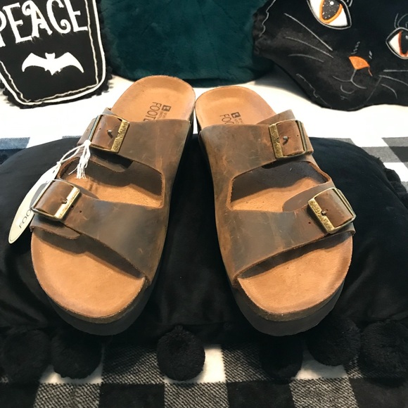 White Mountain Shoes - White Mountain Platform Sandals, Brown & Black Adjustable Buckles, NWT size 8